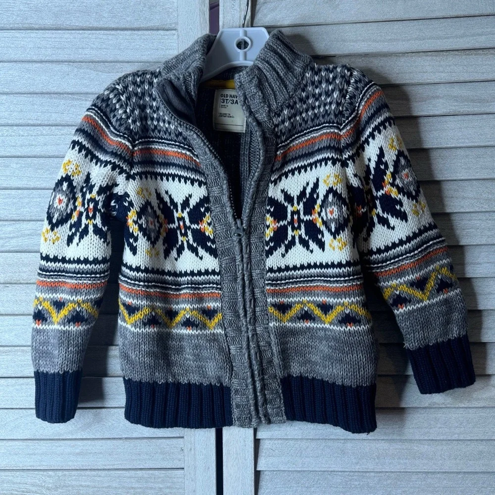 Old Navy. Size 3. Excellent Condition Gray Patterned Kids Sweater